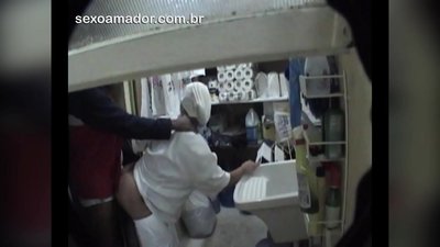 Красотка поймала брата за дрочкой и соснула его большой член Красотка поймала брата за дрочкой и соснула его большой член